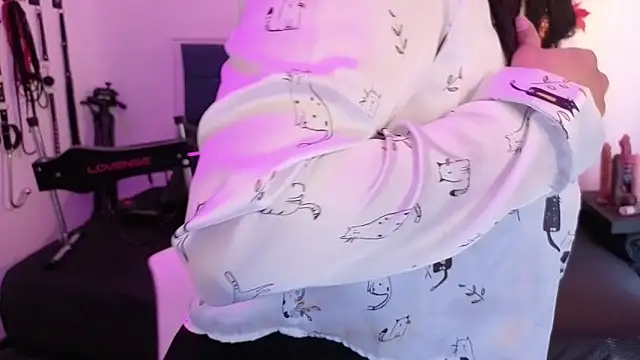 Snapshot of elowen_halley1 chatting on October 2025 07:24:02 PM elowen halley1 online show from October 2025 07:24:02 PM