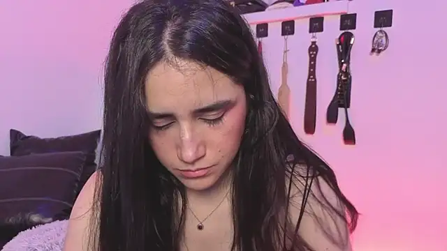 Snapshot of elowen_halley1 chatting on January 2026 09:46:01 PM elowen halley1 online show from January 2026 09:46:01 PM