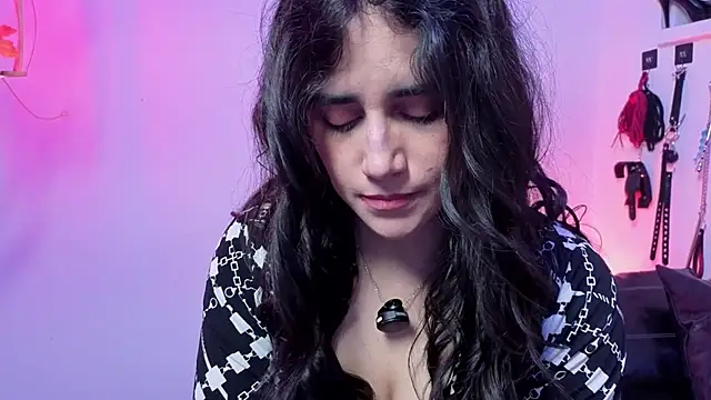 Snapshot of elowen_halley1 chatting on February 2026 08:26:01 PM elowen halley1 online show from February 2026 08:26:01 PM