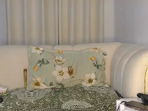 TinaFavourite online show from November 2025 09:57:01 PM