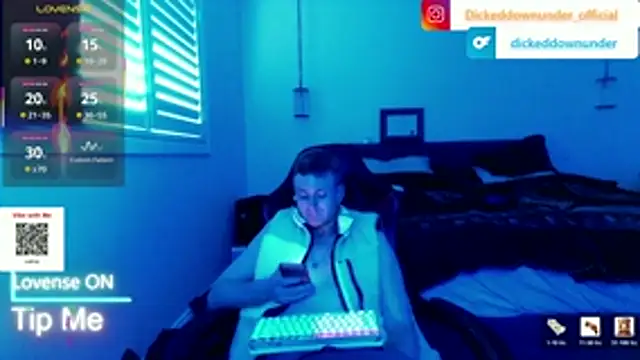 Snapshot of OFFICAL_DICKEDDOWNUNDER chatting on June 2026 06:25:02 AM OFFICAL DICKEDDOWNUNDER online show from June 2026 06:25:02 AM