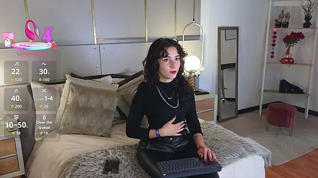 Lina Montclair online show from April 2026 07:00:01 PM