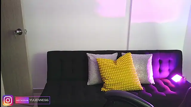 Yulienneg online show from November 2025 12:32:01 AM