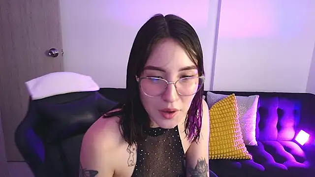 Yulienneg online show from November 2025 01:53:01 AM