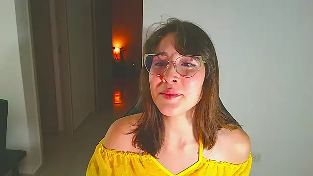 Yulienneg online show from April 2026 12:49:02 AM