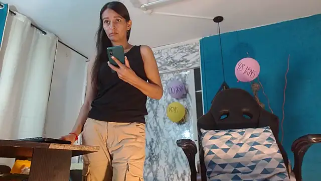 hanna mooreee online show from April 2026 06:33:02 PM