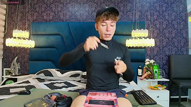 TaylerWhite online show from December 2025 12:12:02 PM