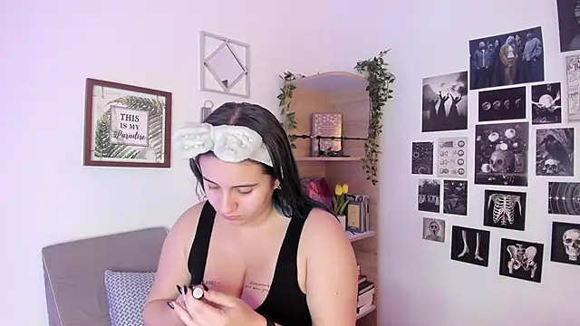 Snapshot of Lana_Herondale chatting on October 2025 09:26:02 PM Lana Herondale online show from October 2025 09:26:02 PM