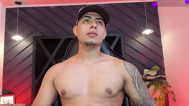 Snapshot of marco_garciia_ chatting on February 2026 11:20:01 PM marco garciia online show from February 2026 11:20:01 PM