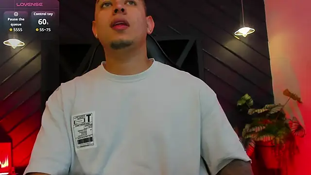 Snapshot of marco_garciia_ chatting on February 2026 11:11:02 PM marco garciia online show from February 2026 11:11:02 PM