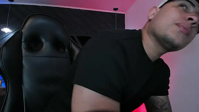 Snapshot of marco_garciia_ chatting on February 2026 11:11:02 PM marco garciia online show from February 2026 11:11:02 PM