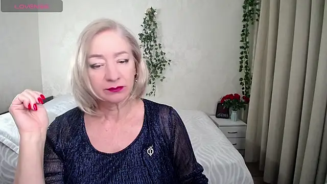 hunters woman online show from November 2025 11:20:02 PM