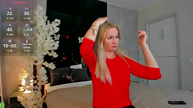 KiraSun online show from December 2025 11:50:02 AM