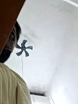 RAYI Queen 3 online show from November 2025 05:01:02 PM