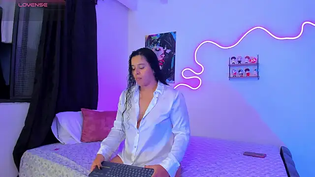 Dilan and Mia online show from November 2025 02:33:01 AM