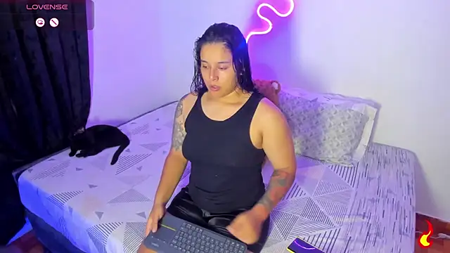 Snapshot of Dilan_and_Mia chatting on May 2026 03:46:02 AM Dilan and Mia online show from May 2026 03:46:02 AM