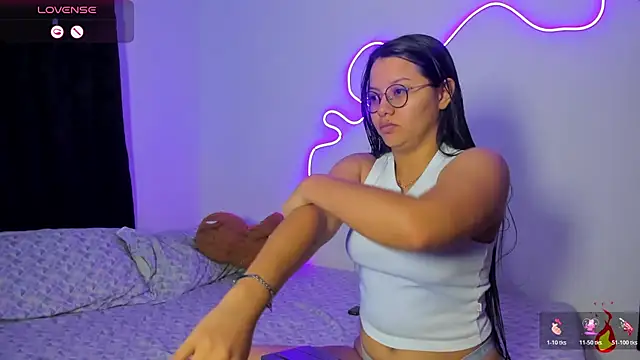 Snapshot of Dilan_and_Mia chatting on May 2026 08:37:01 PM Dilan and Mia online show from May 2026 08:37:01 PM