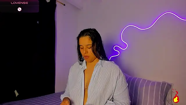 Snapshot of Dilan_and_Mia chatting on May 2026 10:47:01 PM Dilan and Mia online show from May 2026 10:47:01 PM