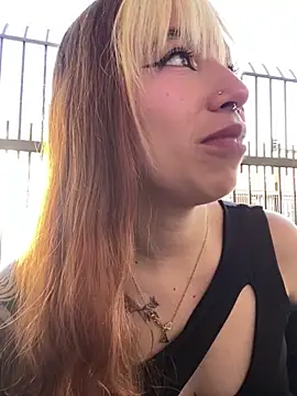 Sallem Pink online show from November 2025 01:02:01 PM