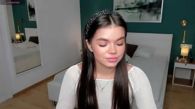 HollisHearl online show from September 2025 07:10:02 AM