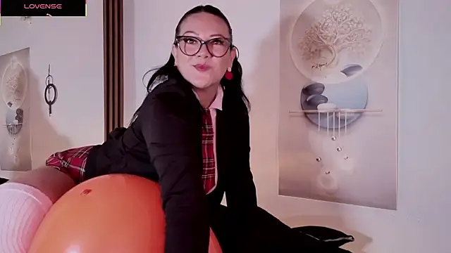 Snapshot of karla_valk1 chatting on October 2025 11:55:02 AM karla valk1 online show from October 2025 11:55:02 AM