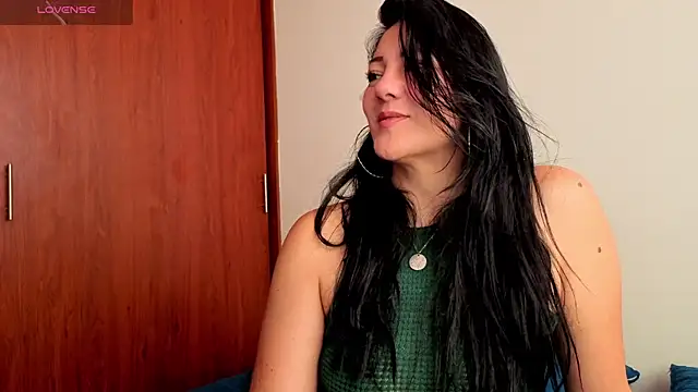 Snapshot of karla_valk1 chatting on June 2026 01:37:01 PM karla valk1 online show from June 2026 01:37:01 PM