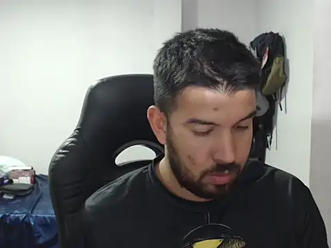 Snapshot of Axel11113 chatting on October 2025 02:17:01 AM Axel11113 online show from October 2025 02:17:01 AM