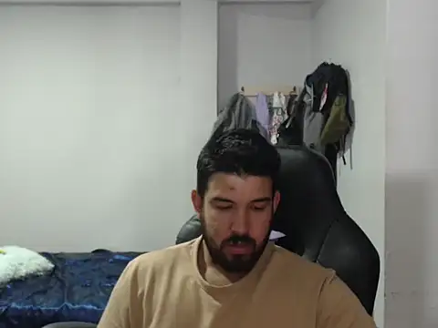 Snapshot of Axel11113 chatting on October 2025 04:02:02 AM Axel11113 online show from October 2025 04:02:02 AM