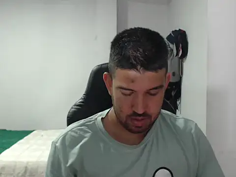 Snapshot of Axel11113 chatting on November 2025 04:22:02 AM Axel11113 online show from November 2025 04:22:02 AM