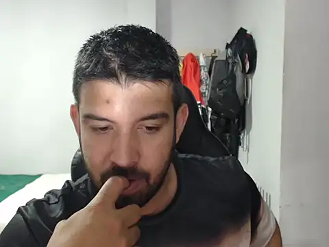 Snapshot of Axel11113 chatting on November 2025 03:27:02 AM Axel11113 online show from November 2025 03:27:02 AM