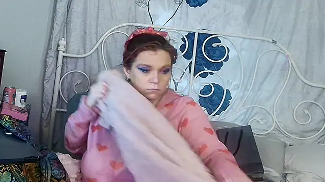 g0lden are0las89 online show from April 2026 06:45:01 PM