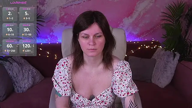 Snapshot of TinaMelt chatting on April 2026 06:32:01 PM TinaMelt online show from April 2026 06:32:01 PM