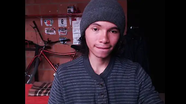 Snapshot of Xoxo_Smiles chatting on September 2025 08:45:01 PM Xoxo Smiles online show from September 2025 08:45:01 PM