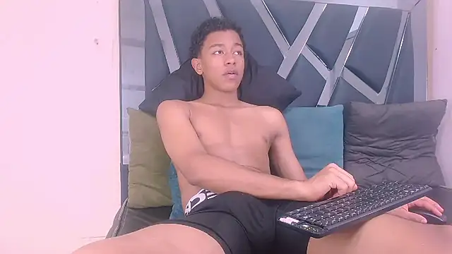 Snapshot of Rocco_Grey chatting on October 2025 07:48:02 PM Rocco Grey online show from October 2025 07:48:02 PM