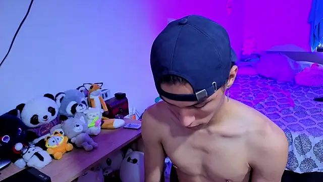 Snapshot of LuClawthorne_ chatting on September 2025 10:35:02 PM LuClawthorne online show from September 2025 10:35:02 PM