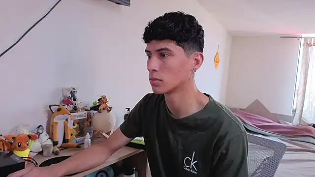 Snapshot of LuClawthorne_ chatting on March 2026 03:27:02 PM LuClawthorne online show from March 2026 03:27:02 PM