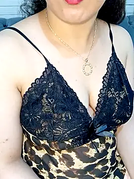 Queen-15 online show from November 2025 06:12:02 AM