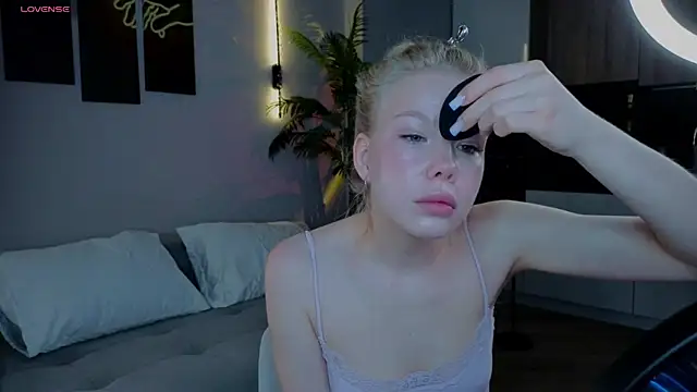Snapshot of emilyshepar_d chatting on June 2026 02:25:05 AM emilyshepar d online show from June 2026 02:25:05 AM