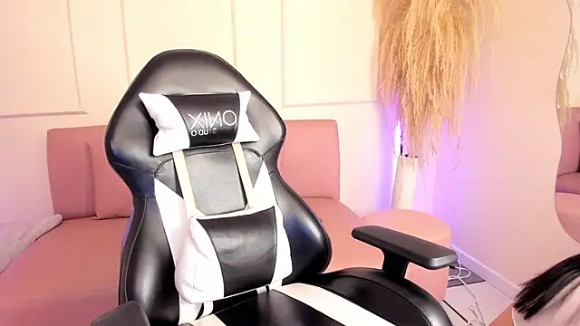 Snapshot of Lilily_lv chatting on September 2025 12:17:02 PM Lilily lv online show from September 2025 12:17:02 PM