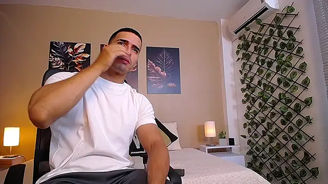 ChristopherBlack  online show from November 2025 01:11:01 PM