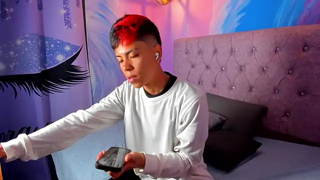 MaxiWildd online show from October 2025 12:48:02 PM