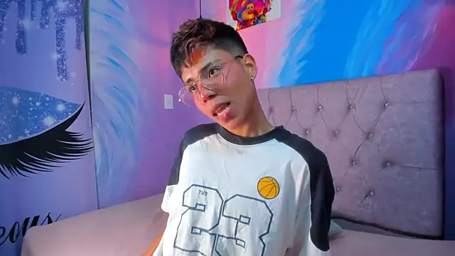 MaxiWildd online show from November 2025 01:10:01 PM