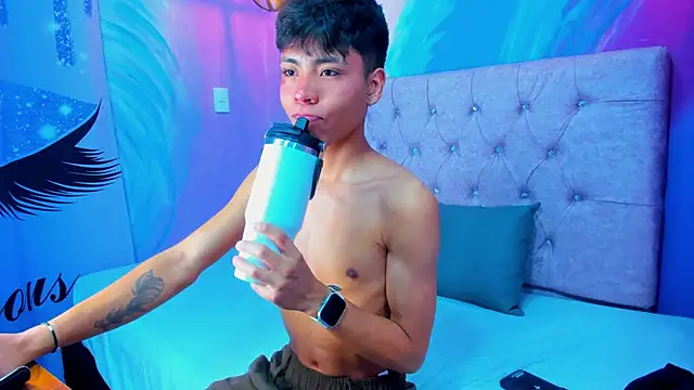 MaxiWildd online show from April 2026 01:16:02 PM