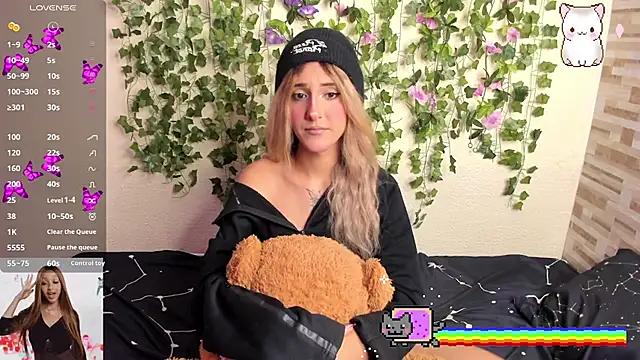 Amy Moonlight online show from October 2025 10:10:01 PM