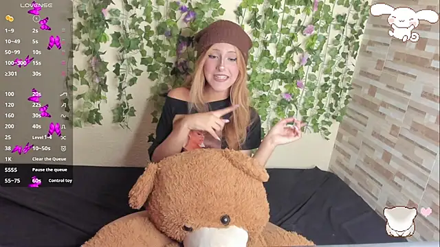 Snapshot of Amy_Moonlight chatting on June 2026 09:14:02 PM Amy Moonlight online show from June 2026 09:14:02 PM