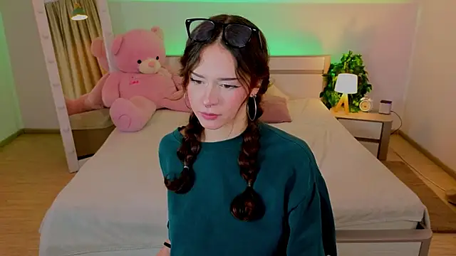 Adetta online show from November 2025 10:10:02 AM