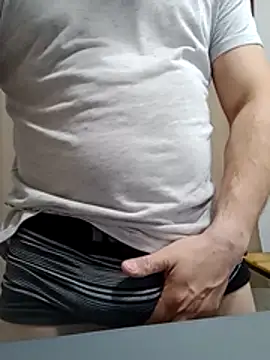 Snapshot of Bradd_32 chatting on August 2026 03:38:02 AM Bradd 32 online show from August 2026 03:38:02 AM