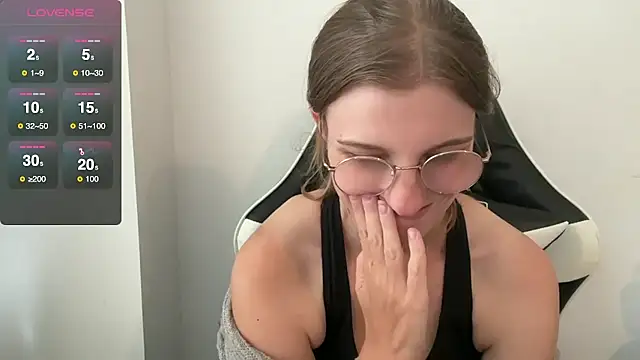 Snapshot of BustyKellyXXX chatting on September 2025 10:28:01 AM BustyKellyXXX online show from September 2025 10:28:01 AM