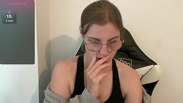 Snapshot of BustyKellyXXX chatting on October 2025 08:55:02 AM BustyKellyXXX online show from October 2025 08:55:02 AM