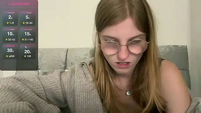 Snapshot of BustyKellyXXX chatting on October 2025 06:17:02 PM BustyKellyXXX online show from October 2025 06:17:02 PM